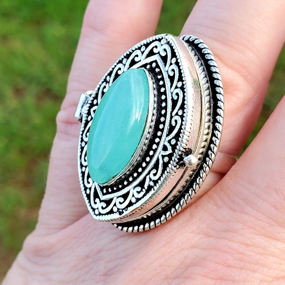 New Oversized Chalcedony 925 Silver Poison Ring. - Picture 15 of 16